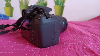 Canon EOS 2000D Cámara+objetivo 18-55 y accesorios