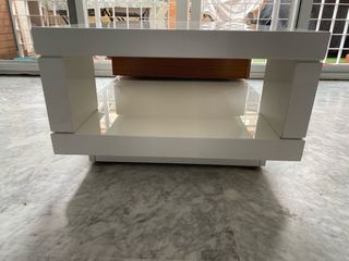 Mesa de centro o de TV con ruedas