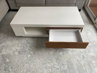 Mesa de centro o de TV con ruedas