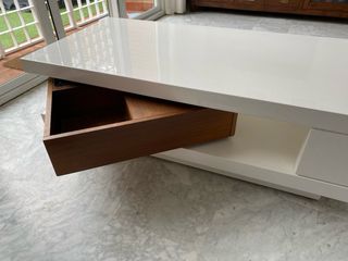 Mesa de centro o de TV con ruedas
