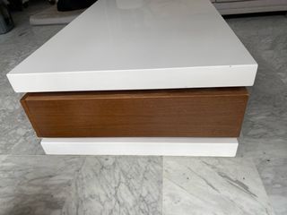 Mesa de centro o de TV con ruedas