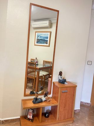 Mueble de entrada con espejo