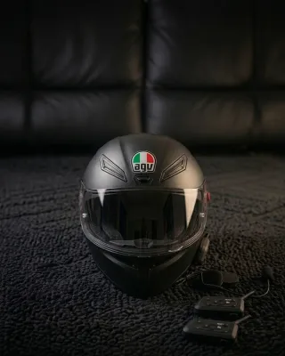 Casco Integral AGV + Guantes + Intercomunicador