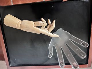 Expositor Manos Acrílico y Madera