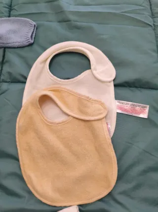 Conjunto bebé: baberos y muselinas