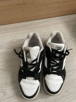 Zapatillas Fila Teratach 600 Negras y Blancas