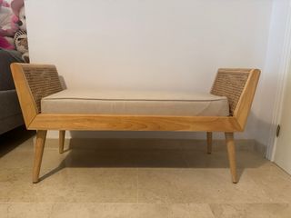 Banco de madera y ratán