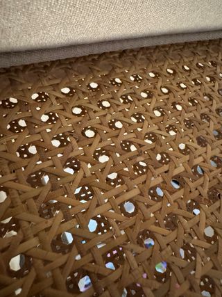 Banco de madera y ratán