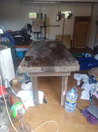 Mesa de madera rústica