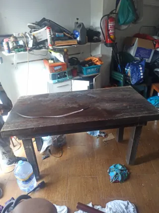 Mesa de madera rústica