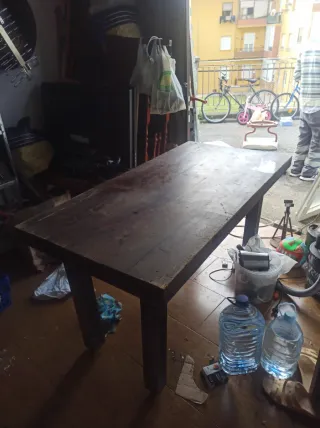 Mesa de madera rústica