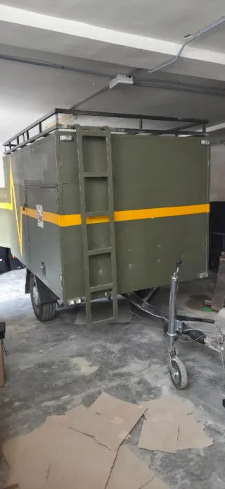 Remolque Feriante 750kg cerrado.