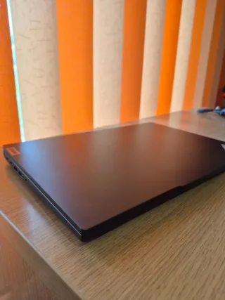 Lenovo Thinkpad E16 Gen 2 - Como Nuevo