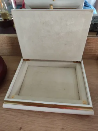 Joyero vintage con relieve de paisaje