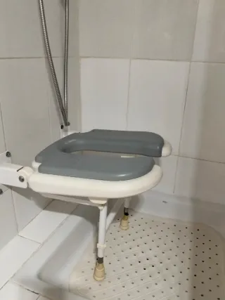 Silla de ducha abatible U