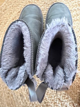 Botas grises con pelo interior
