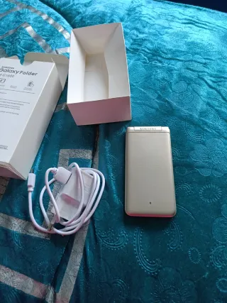 Samsung Galaxy Folder Beige
