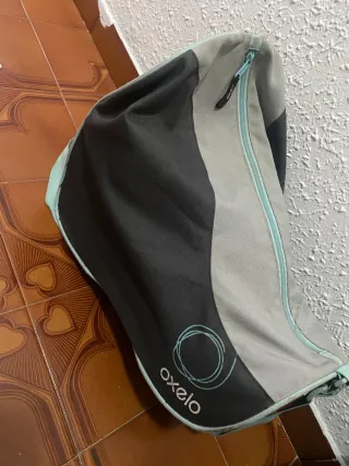 Patines blancos de cuatro ruedas