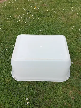 Bañera de plástico blanca