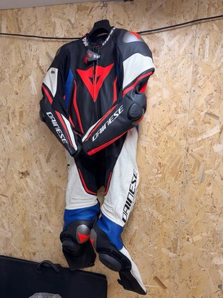 Mono Dainese Misano 2 D-Air Talla 50