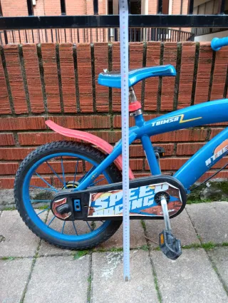 Bicicleta infantil azul y roja 16 pulgadas