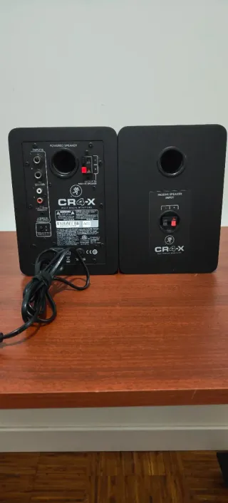 Monitores de estudio Mackie CR4-X