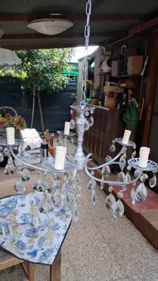 Lampadario in metallo con cristalli in argento