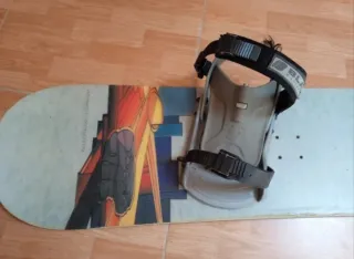 Tabla de Snowboard con Diseño Urbano