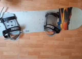 Tabla de Snowboard con Diseño Urbano