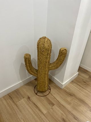 Cactus de mimbre decorativo
