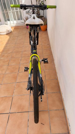 Bicicleta de 26 pulgadas, de carbono y montada XT