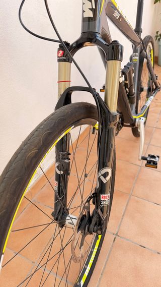 Bicicleta de 26 pulgadas, de carbono y montada XT