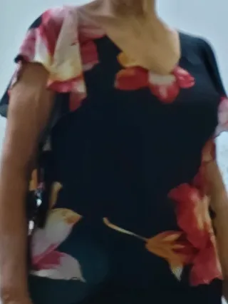 Blusa corte desigual estampado floral