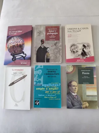 Libros variados a 10€ cada uno.