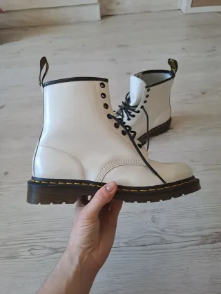 Botas Dr. Martens Blancas y Negras