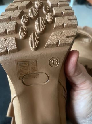 Stivaletti estivi beige caldo con tacco