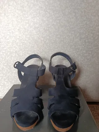 Sandalias cuña corcho azul y marrón