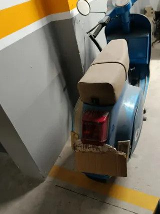 Vespa 75cc azul preparada