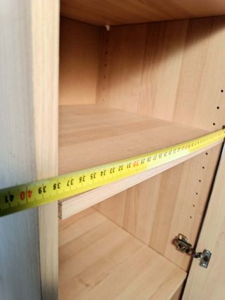 Pareja de armarios de madera y cristal