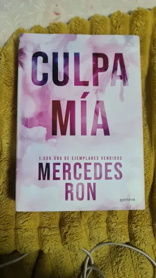 Libro "Culpa Mía" edición limitada