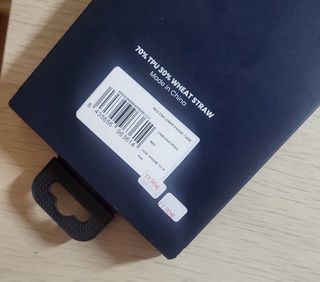 iPhone 13 Blanco con Funda de Blue Banana y Cable