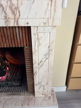 Chimenea de mármol marron y blanco