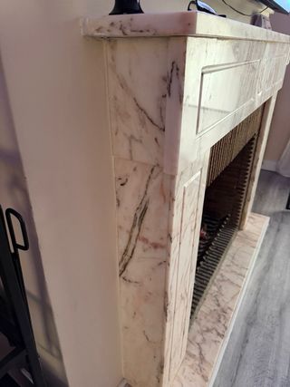 Chimenea de mármol marron y blanco