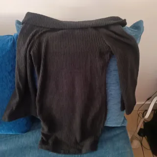 Vestido negro escotado de canalé