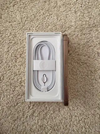 iPhone 16 Pro Dorado/Rosa