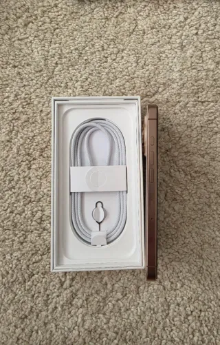 iPhone 16 Pro Dorado/Rosa