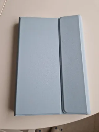 Funda tablet con teclado azul