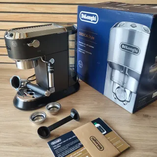 Cafetera DeLonghi Dedica EC685.BK Espresso