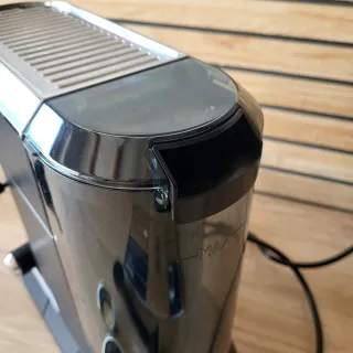 Cafetera DeLonghi Dedica EC685.BK Espresso