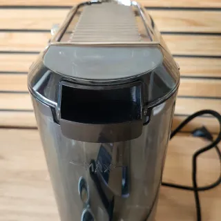 Cafetera DeLonghi Dedica EC685.BK Espresso